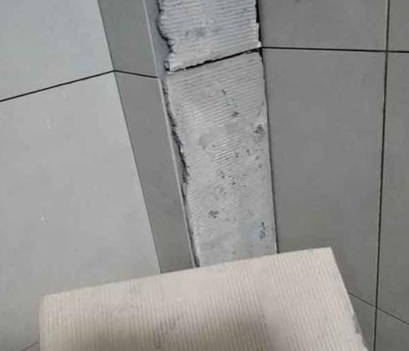 墨脱瓷砖空鼓维修公司分享下厨房瓷砖脱落的补救措施。
